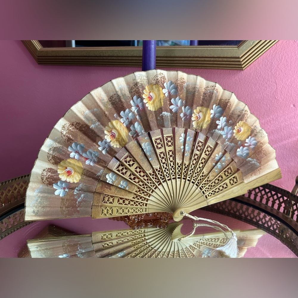 Vintage Mid-Century Spanish Floral Flourish Hand-Painted Floral Abanico Hand Fan